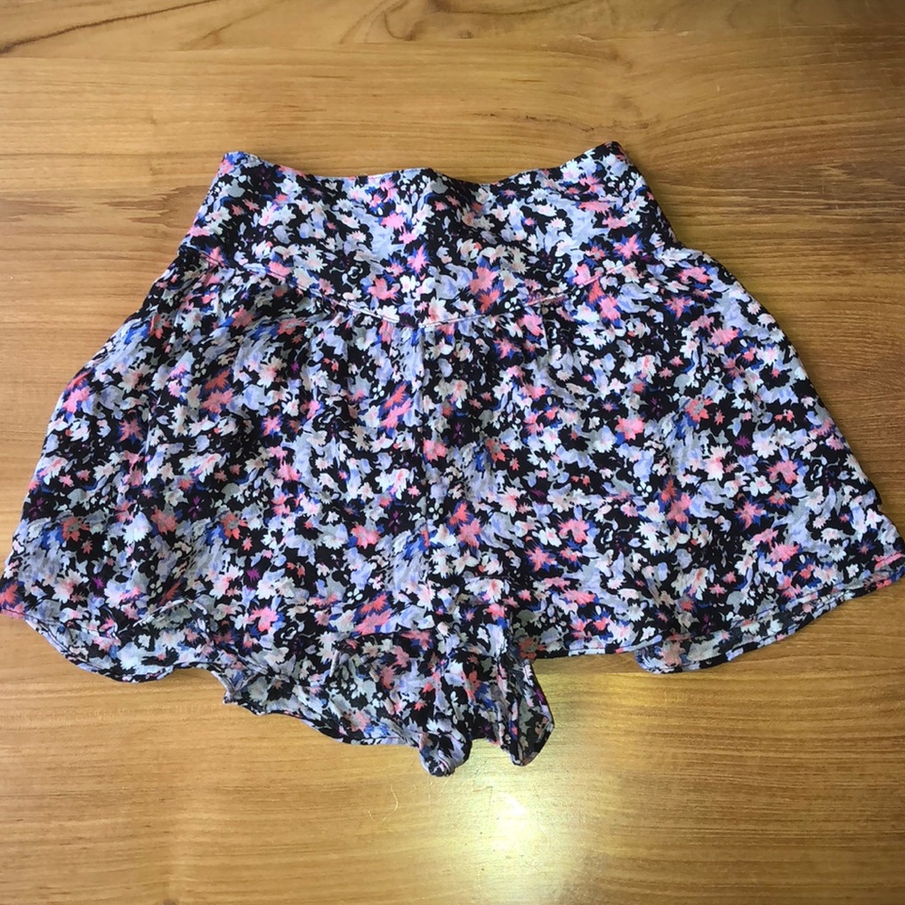 floral print shorts